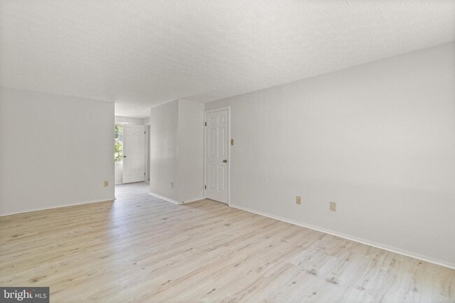 Building Photo - Gorgeous 4-Bedroom Colonial in Sought-Afte...