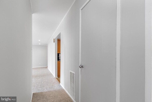 Building Photo - 10239 Prince Pl