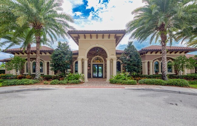 Building Photo - 833 SE Courances Dr