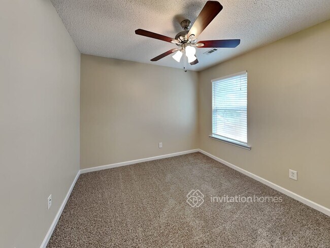 Building Photo - 526 Hansen Dr