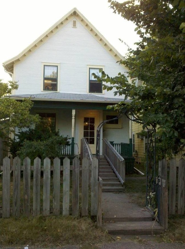 Building Photo - 3024 Grand Ave S