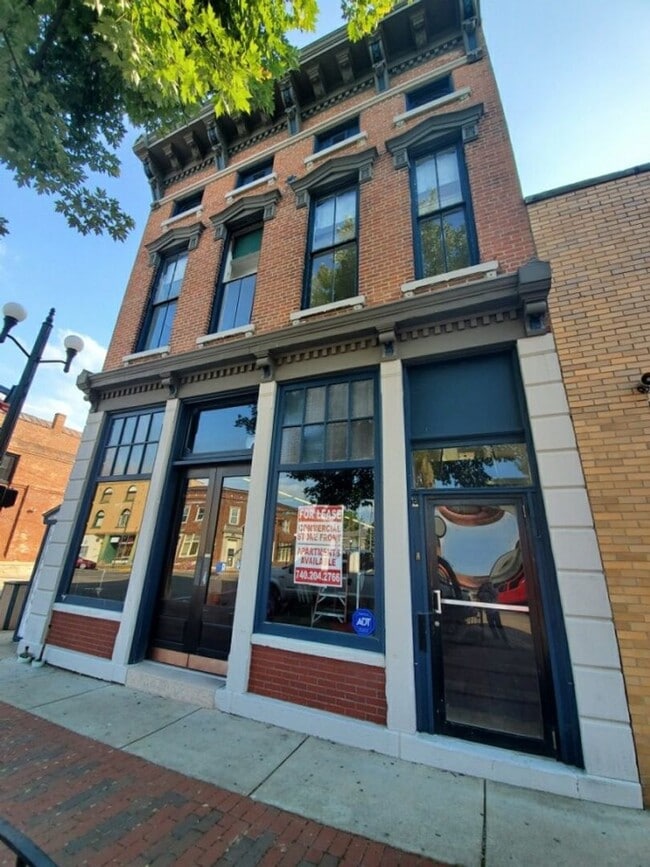 Building Photo - S Main