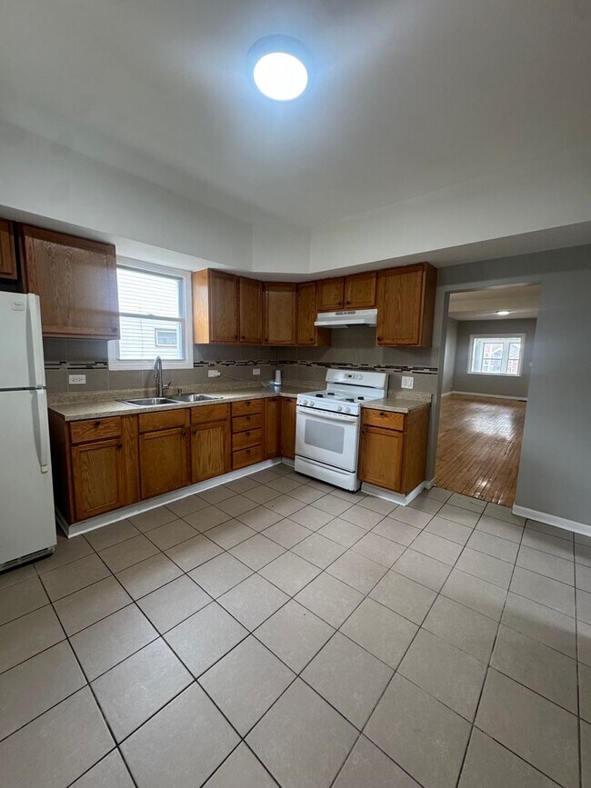 Building Photo - Beautiful 2-bedroom house for Rent AVAILAB...