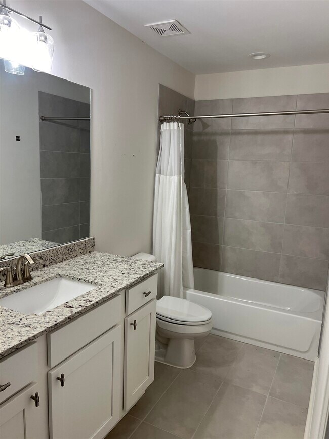 Building Photo - 9746 Woodland Fox Ln N