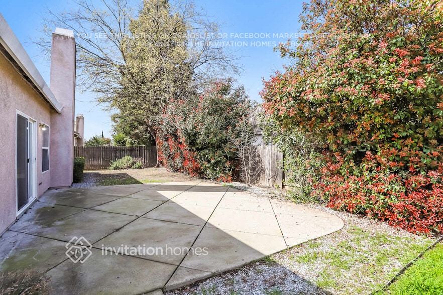 Building Photo - 945 Skyline Dr