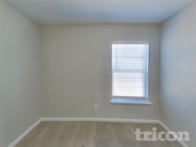 Building Photo - 15963 Bainebridge Dr