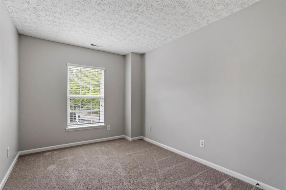 Building Photo - 446 Saint John Dr