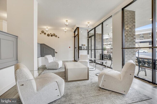 Building Photo - 4 Monroe St