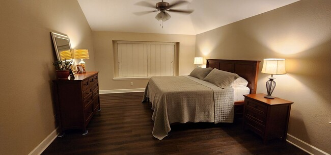 Building Photo - 13027 5 Brooks