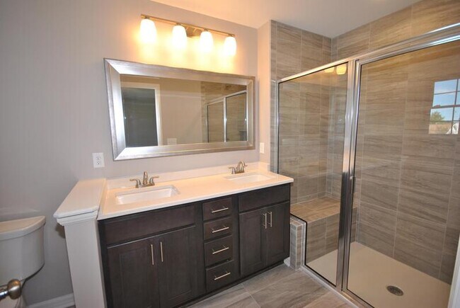 Building Photo - 4792 E Highland Pkwy