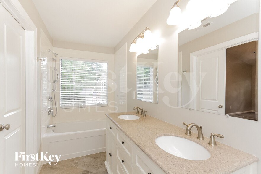 Building Photo - 10603 Par Cove Ln