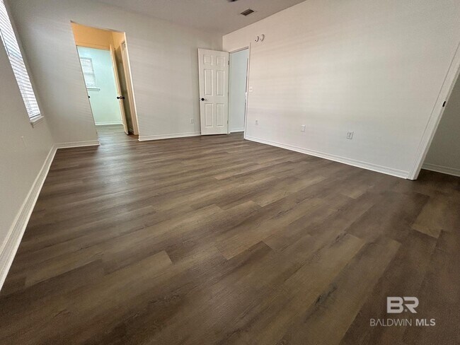 Building Photo - 112 Cluster Oaks Ct