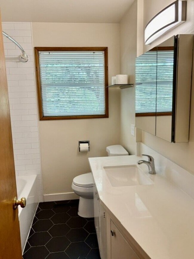 Building Photo - |NEW| ~ Charming Cedar Hills Ranch – Great Location! ~ Accepting Applications April 26 @ 5AM!