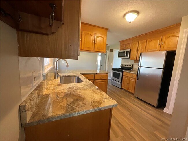 Building Photo - 9 Edwards Rd