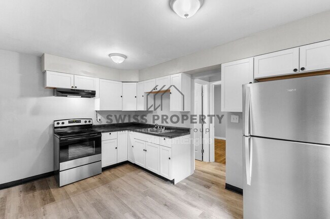 Building Photo - 386 S Napoleon Ave