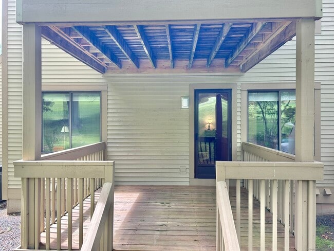 Building Photo - 17 Ashford Dr