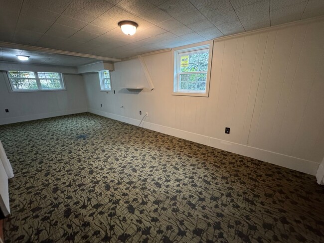 Building Photo - Brick 3/1.5 bath house with bonus in North...