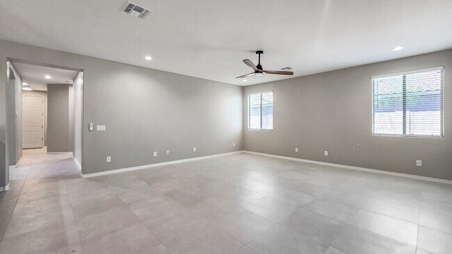 Building Photo - Enjoy the incredible amenities at Estrella Mountain Ranch!