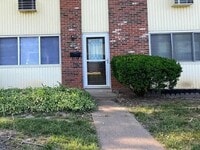 Building Photo - Spacious 3Bedroom / 1.5 Bath Available in Hazelwood
