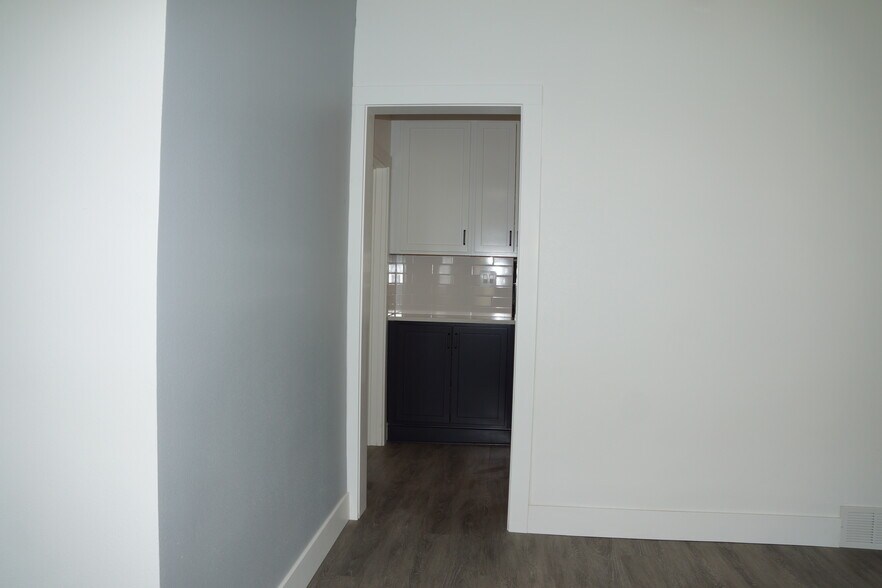 To Kitchen - 816 Carroll Ave