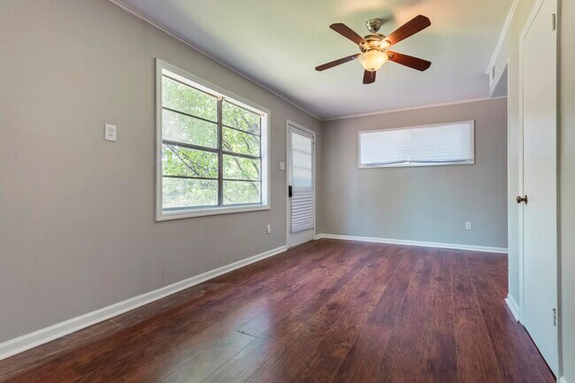 Building Photo - 1553 North Pkwy