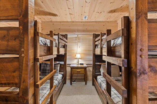 Building Photo - 121 Pontoosuc Dr