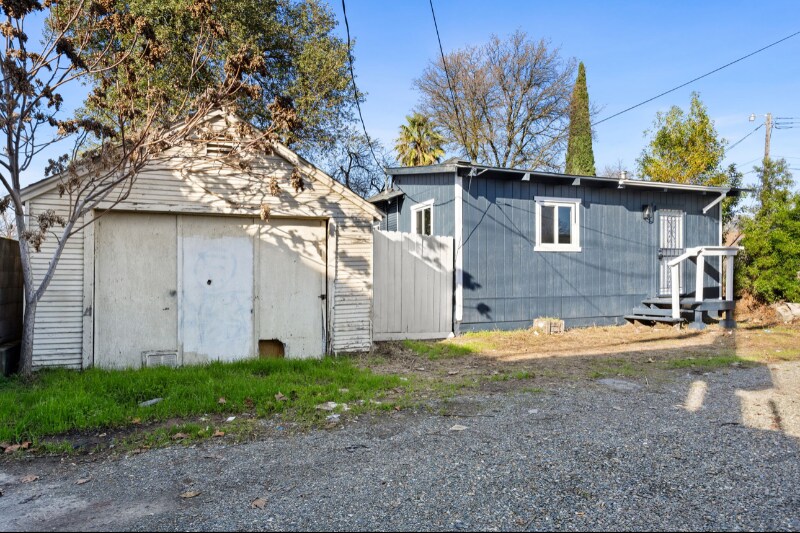 Building Photo - 1120 El Monte Ave
