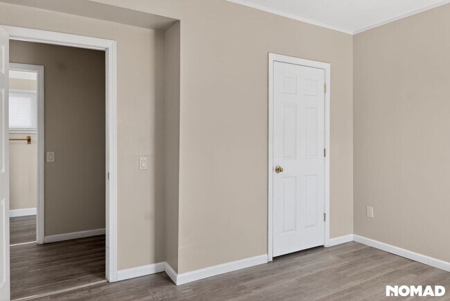 Building Photo - Charming 2BR Duplex in West Haven