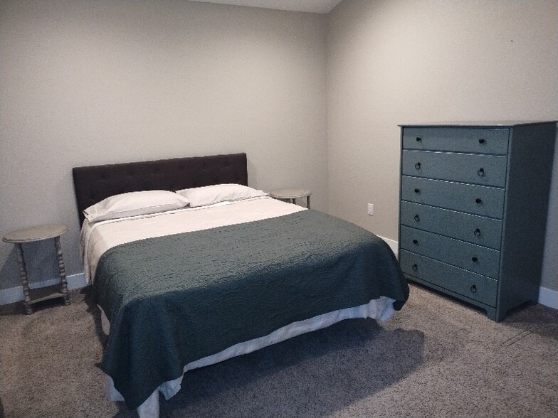 Primary Photo - 208 Custer Ave