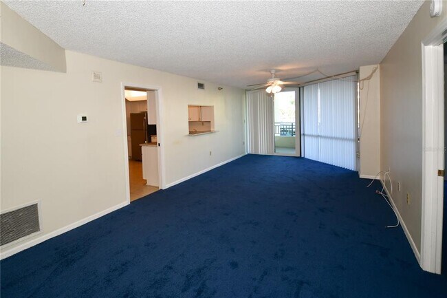 Building Photo - 690 Island Way