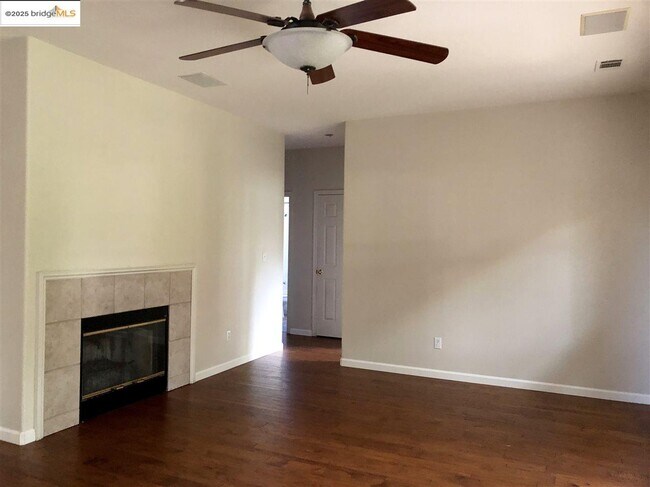 Building Photo - 861 Orchid Ct