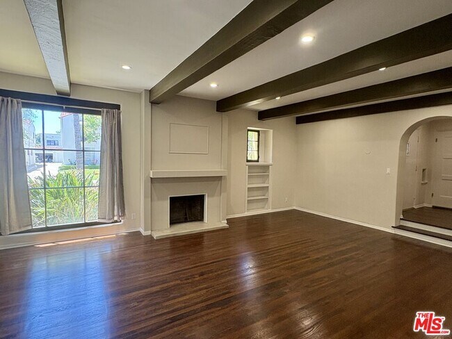 Building Photo - 170 N Orange Dr