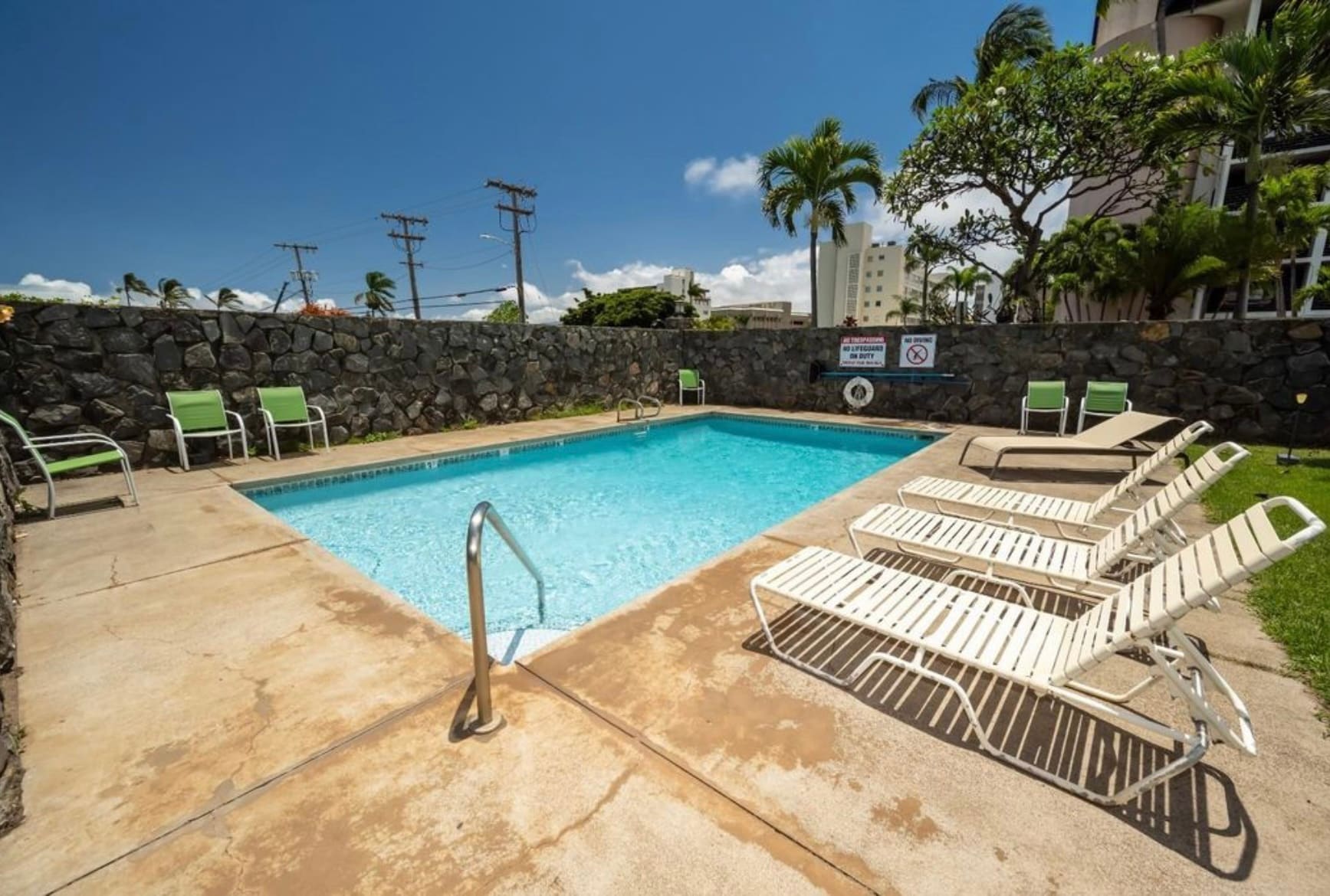 Building Photo - 2180 W Vineyard St