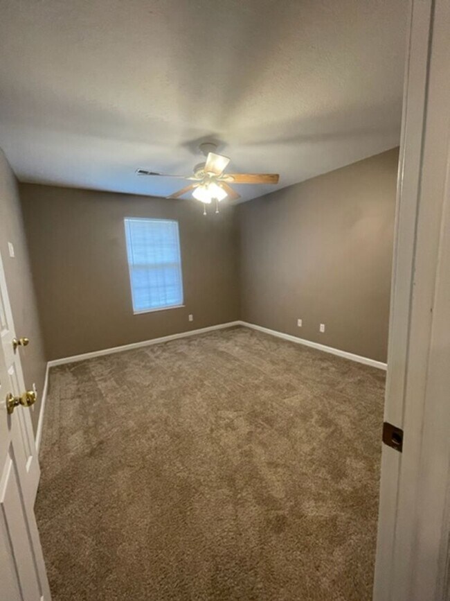 Building Photo - Hardin Valley Knoxville 37932 - 4 bedroom, 2 bath home - Call Ed Johnson 865-924-5045
