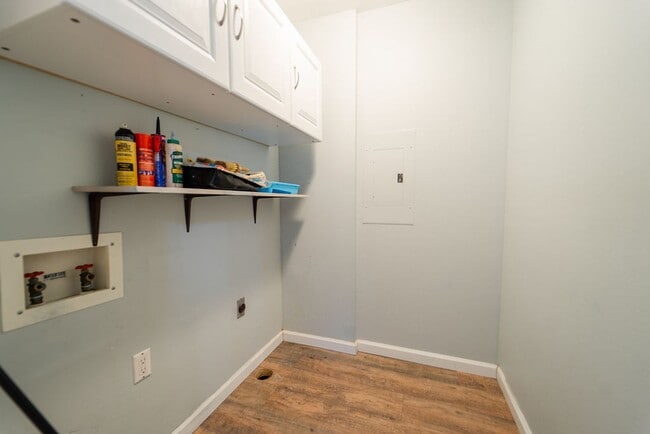 Building Photo - Beautiful Newly Remodeled Home on the Desoto Golf Course! A large landscaped lot with beautiful v...