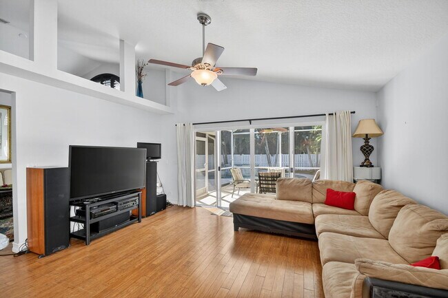 Building Photo - 2725 Pointe Cir