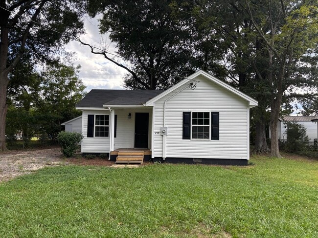 Primary Photo - 210 Circle Dr