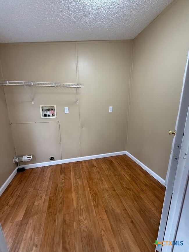 Building Photo - 136 Sonnyland Dr