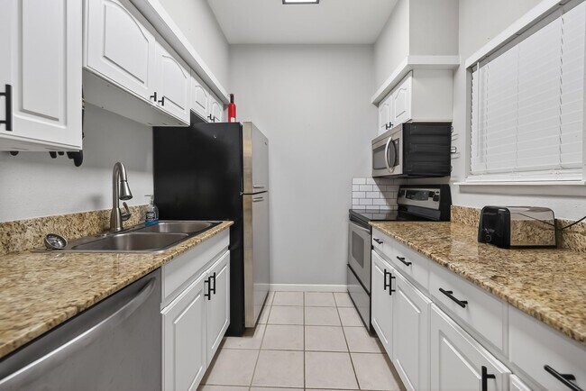 Building Photo - 4041 Drake St