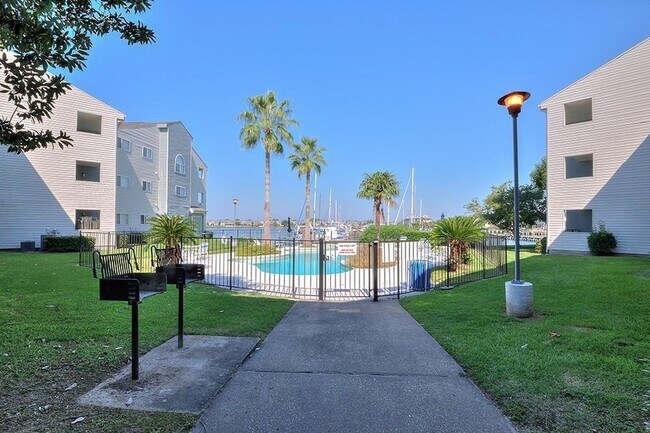 Building Photo - 1490 Harbor Dr