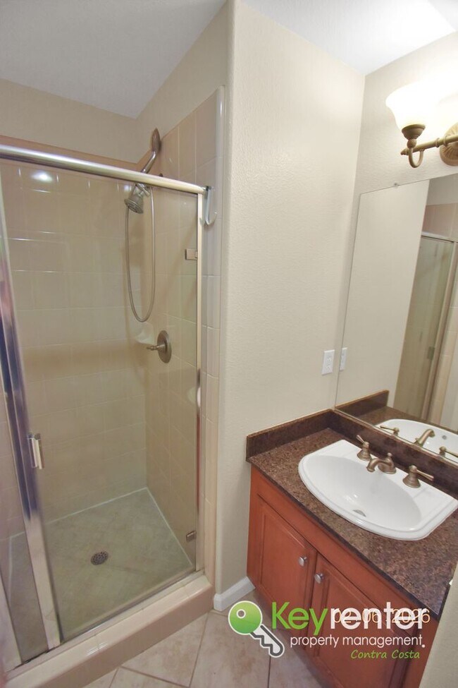 Building Photo - Beautiful 4 Bedroom Windemere Home on Corner Lot