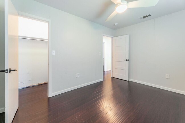 Building Photo - 1717 Bunche Rd
