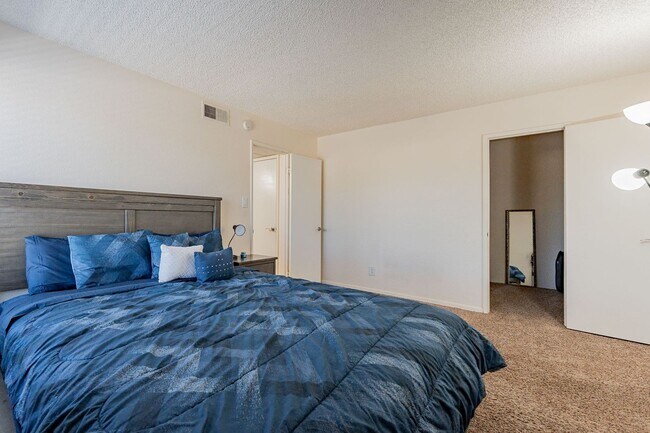 Building Photo - Available until 12/28/25 - Heart of Scottsdale