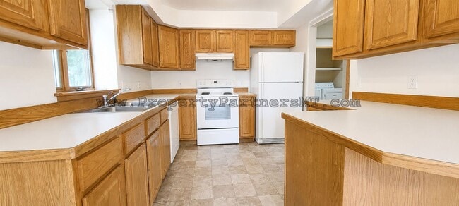 Building Photo - 513 N 19th Ave