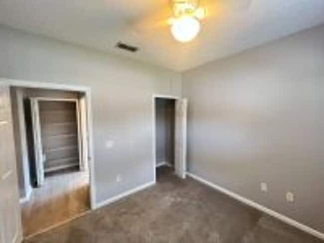 Building Photo - Charming 2-Bed, 2- bath Townhouse for Rent