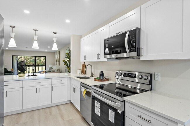 Building Photo - 52 Stratford Ln W