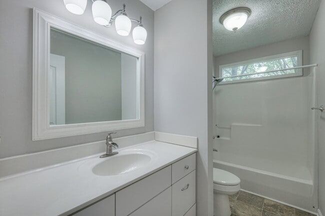 Building Photo - 5020 Old Salem Rd