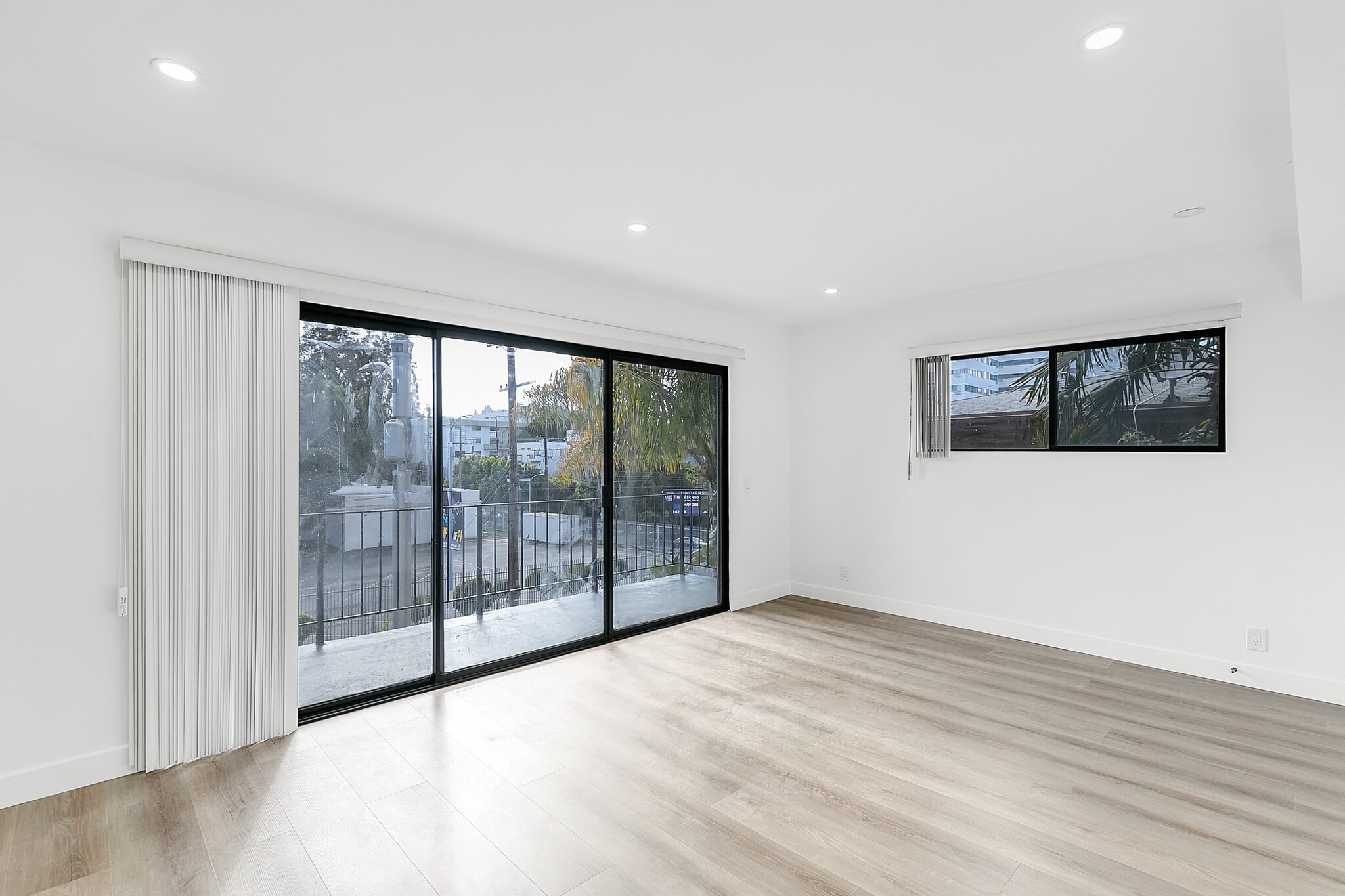 Building Photo - 1310 S Barrington Ave