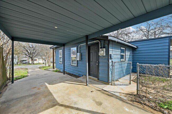 Building Photo - 620 E Gandy St
