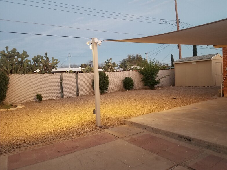 Spacious yard with large shed for storage - 4342 N Radin Ave
